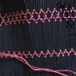 紺にピンクのスモッキング