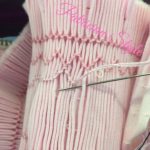 ピンクのスモッキング